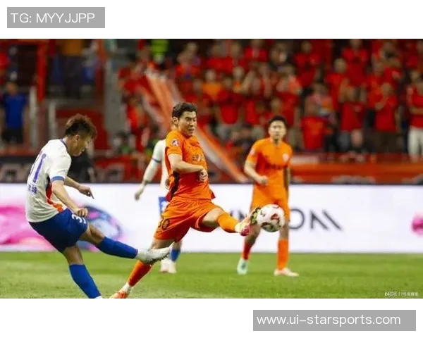 后场防守失误致命奥斯卡助攻侯永永头球破门泰山队暂时落后玉昆队